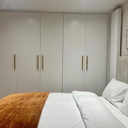 Апартаменты New Flat In Holland Park Лондон Экстерьер фото