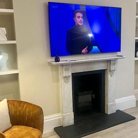 Апартаменты New Flat In Holland Park Лондон Экстерьер фото