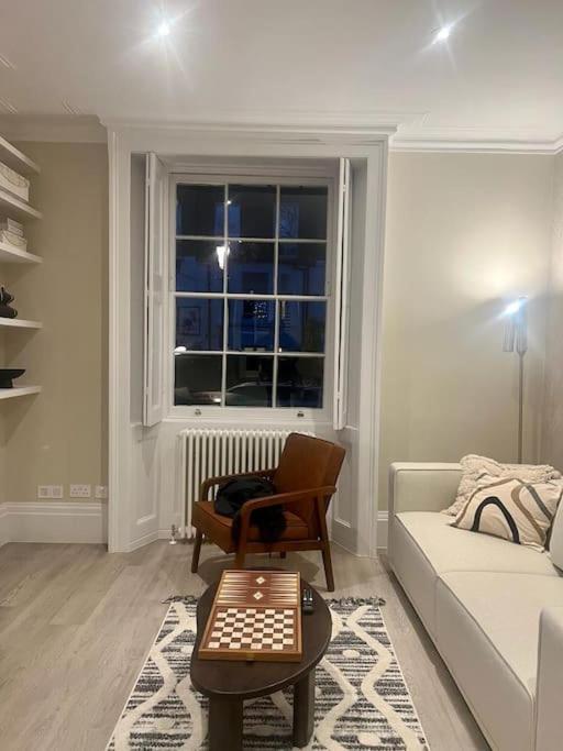 Апартаменты New Flat In Holland Park Лондон Экстерьер фото