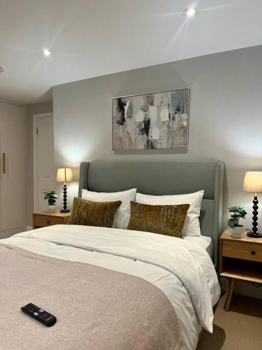 Апартаменты New Flat In Holland Park Лондон Экстерьер фото